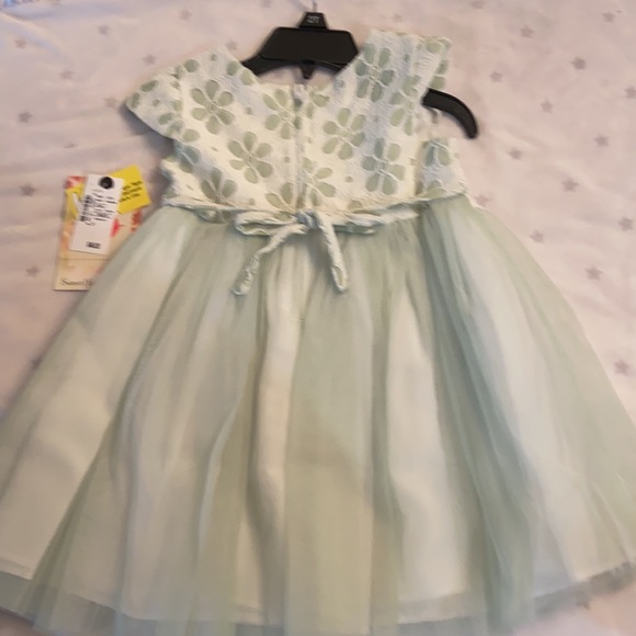 Dresses - Picture 2 of 4